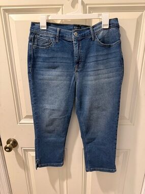 Curve Appeal Mid-Rise Blue Cropped Jeans - Women's